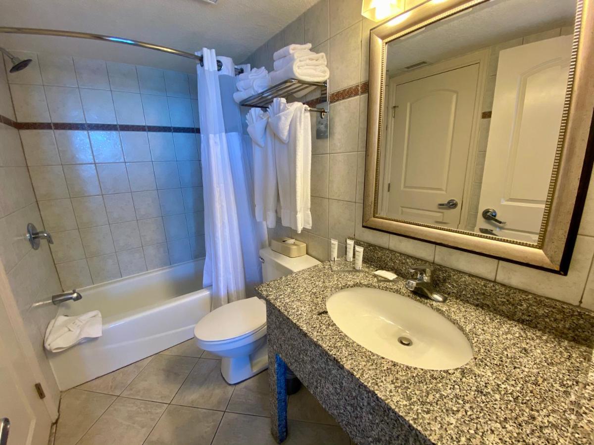 Oceanfront Family Suite - Non-Smoking at Radisson Suite Hotel Oceanfront