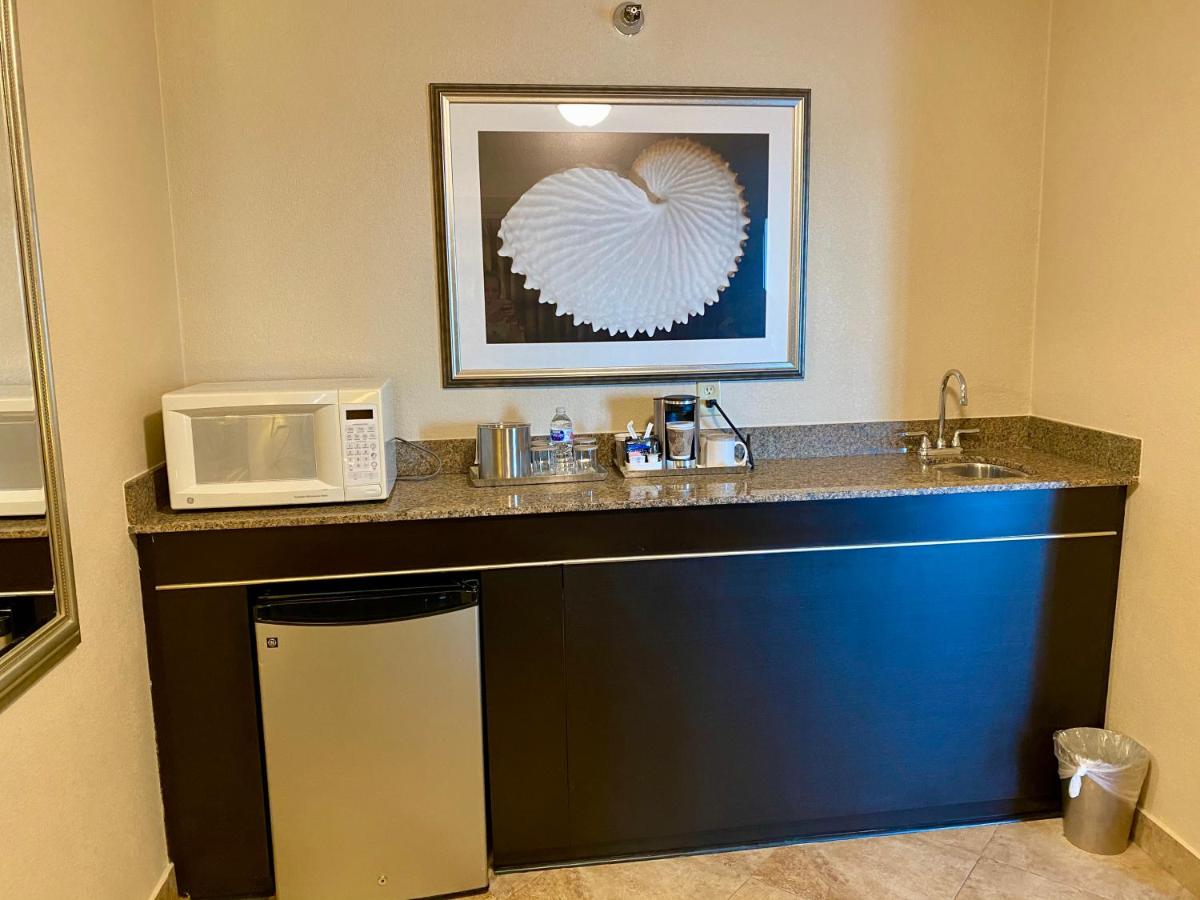  | Radisson Suite Hotel Oceanfront