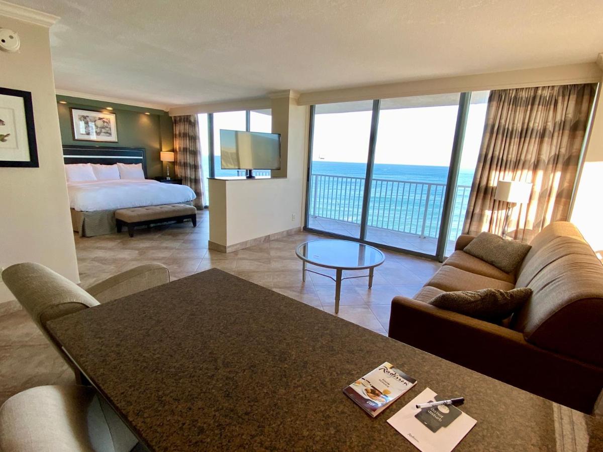 Oceanfront Premium King Studio Suite with Whirlpool - Non-Smoking at Radisson Suite Hotel Oceanfront