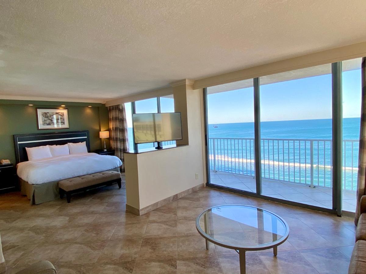 Oceanfront Premium King Studio Suite with Whirlpool - Non-Smoking at Radisson Suite Hotel Oceanfront