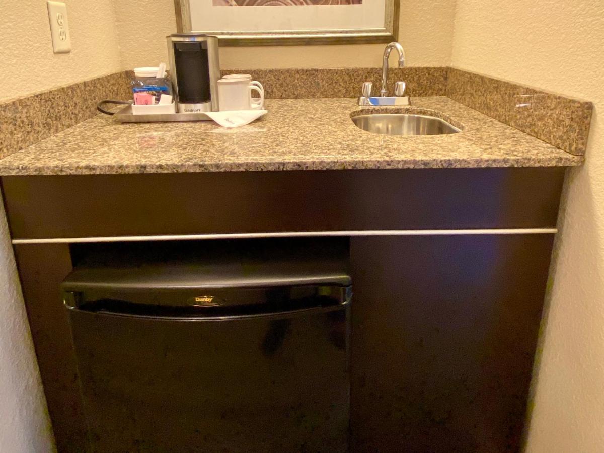  | Radisson Suite Hotel Oceanfront