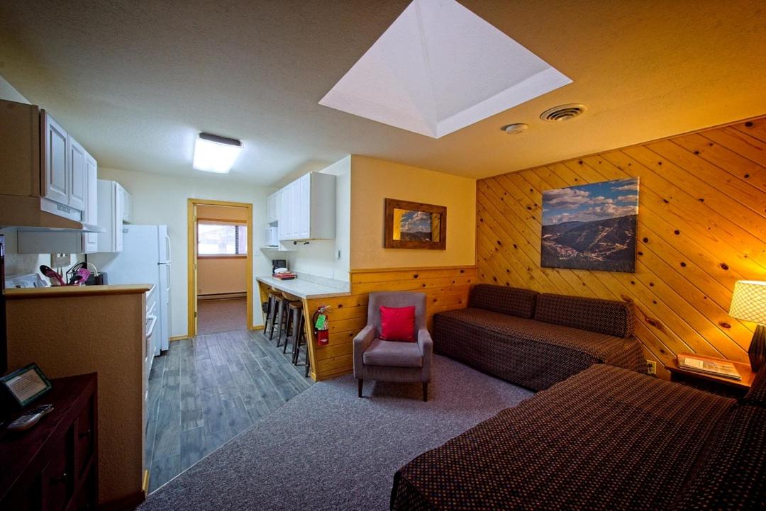  | Sitzmark Sports Lodge