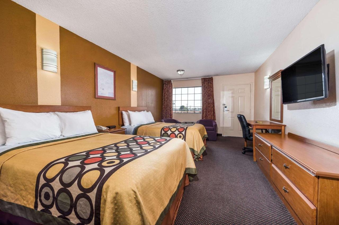 | Super 8 by Wyndham Waco/Mall area TX