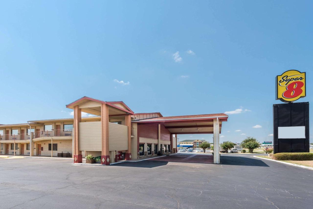 | Super 8 by Wyndham Waco/Mall area TX