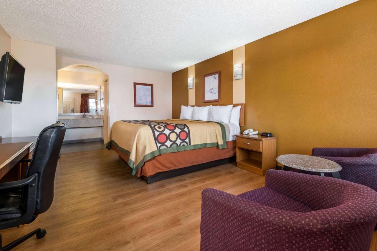 | Super 8 by Wyndham Waco/Mall area TX