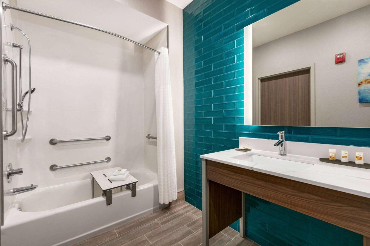 1 King Bed, Mobility/Hearing Accessible Suite, Roll-in Shower, Non-Smoking at La Quinta Inn & Suites by Wyndham College Station North