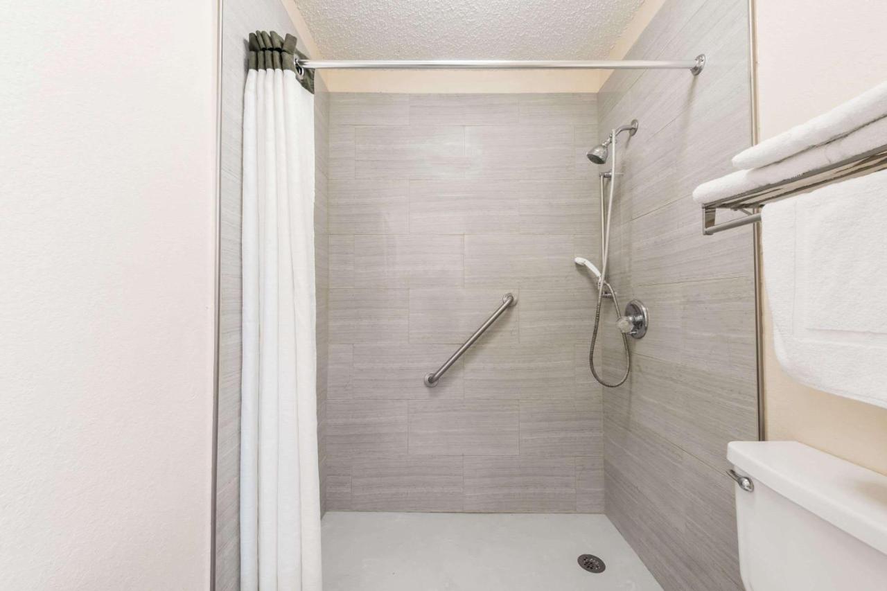 | Super 8 by Wyndham Waco/Mall area TX