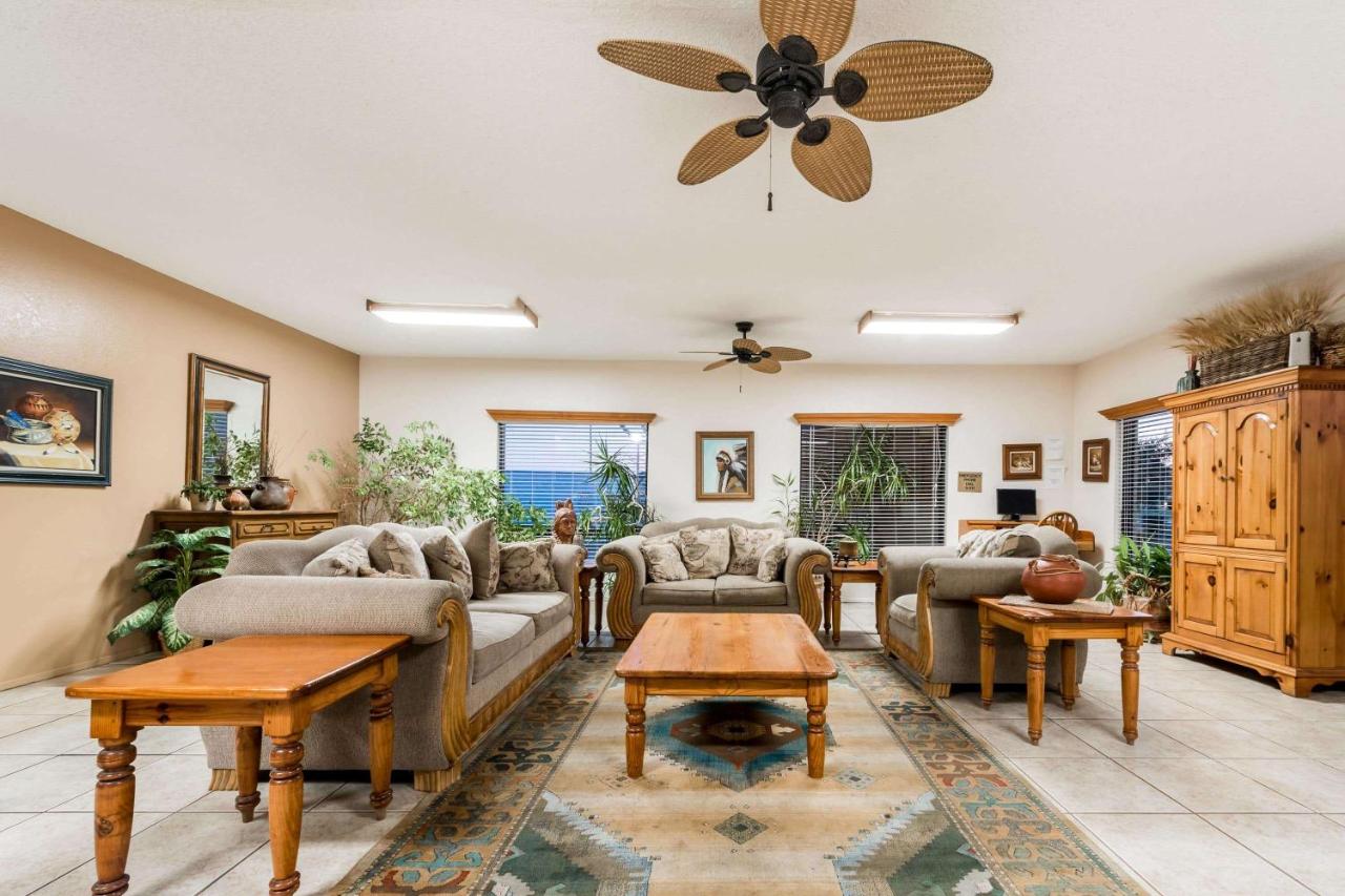 | Super 8 by Wyndham Waco/Mall area TX