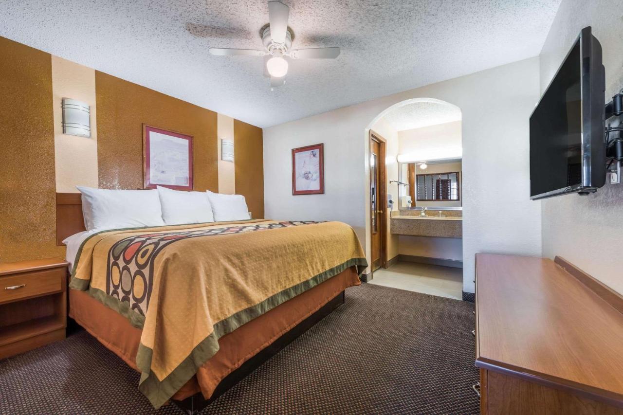  | Super 8 by Wyndham Waco/Mall area TX