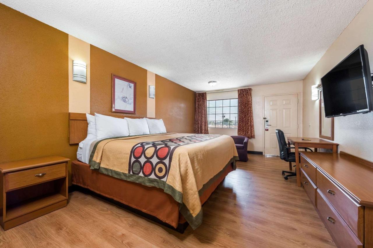 | Super 8 by Wyndham Waco/Mall area TX