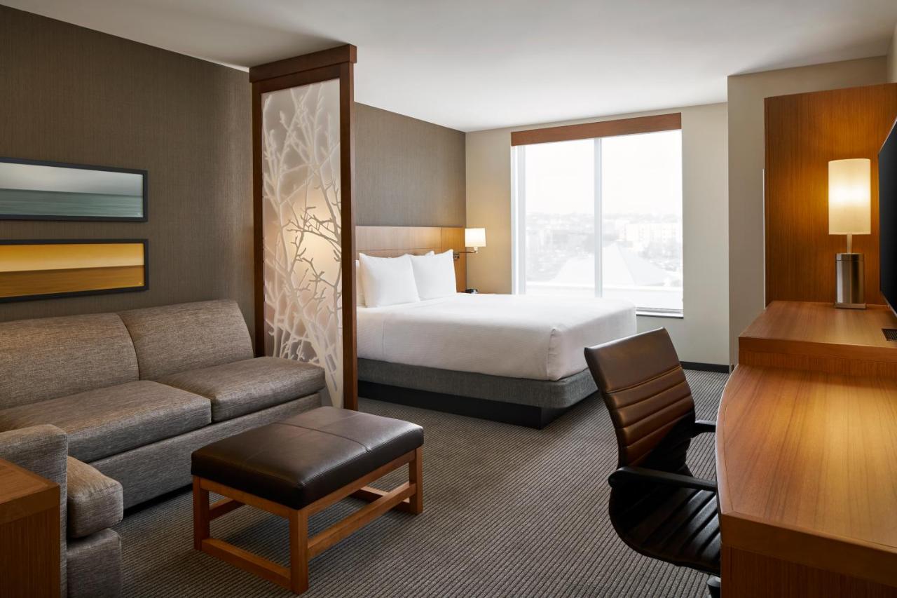 King Room with River View at Hyatt Place Wilmington Riverfront