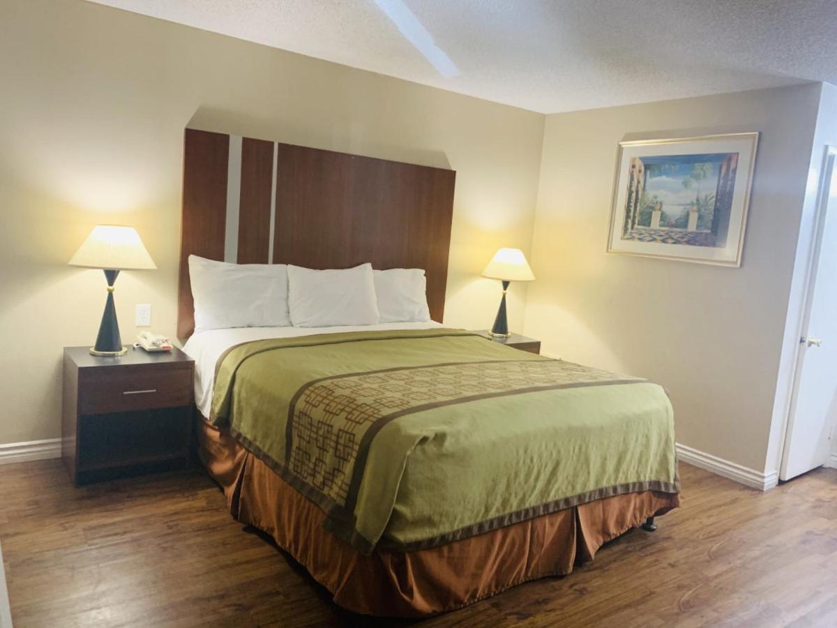 Single Room - Disability Access at Riverside Inn & Suites