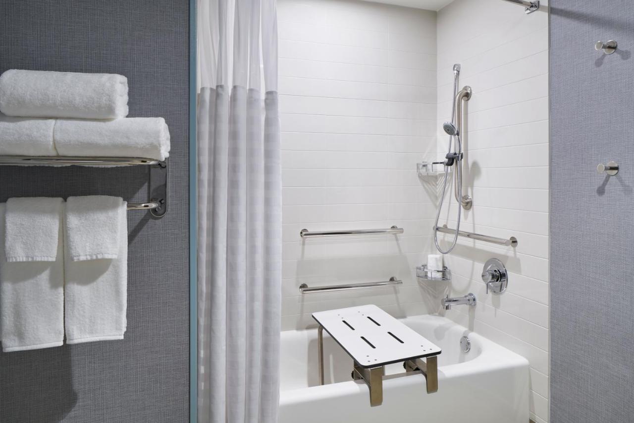 Queen Room with Two Queen Beds - Disability Access at Hyatt Place Wilmington Riverfront