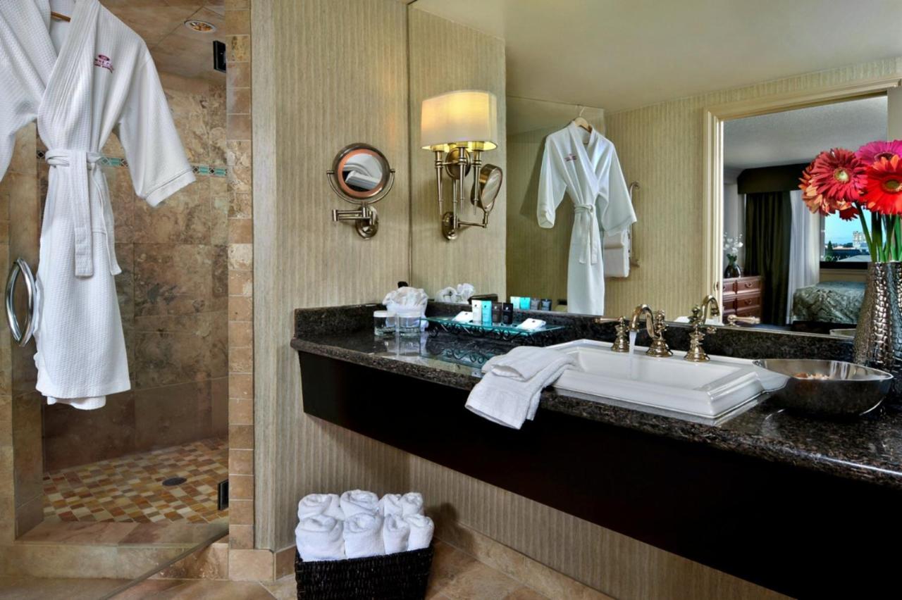 | Crowne Plaza Portland Downtown Convention Center, an IHG Hotel