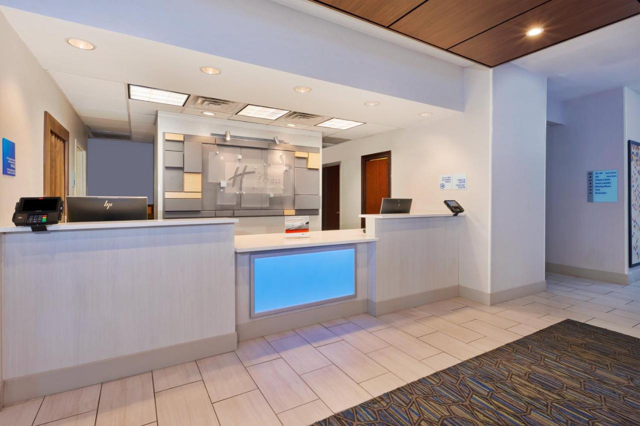 | Holiday Inn Express Hotel & Suites Cleveland-Richfield, an IHG Hotel