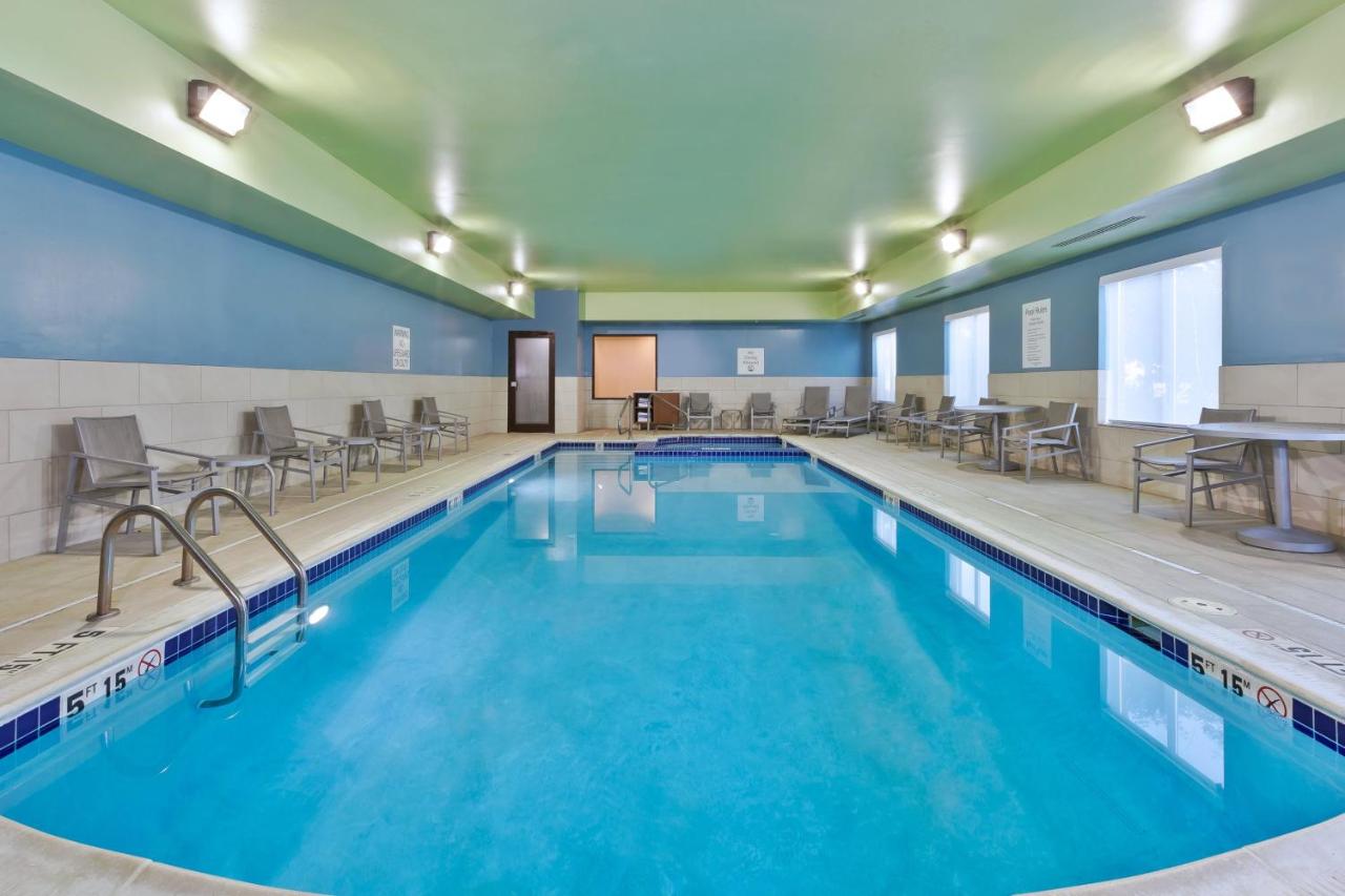 | Holiday Inn Express Hotel & Suites Cleveland-Richfield, an IHG Hotel