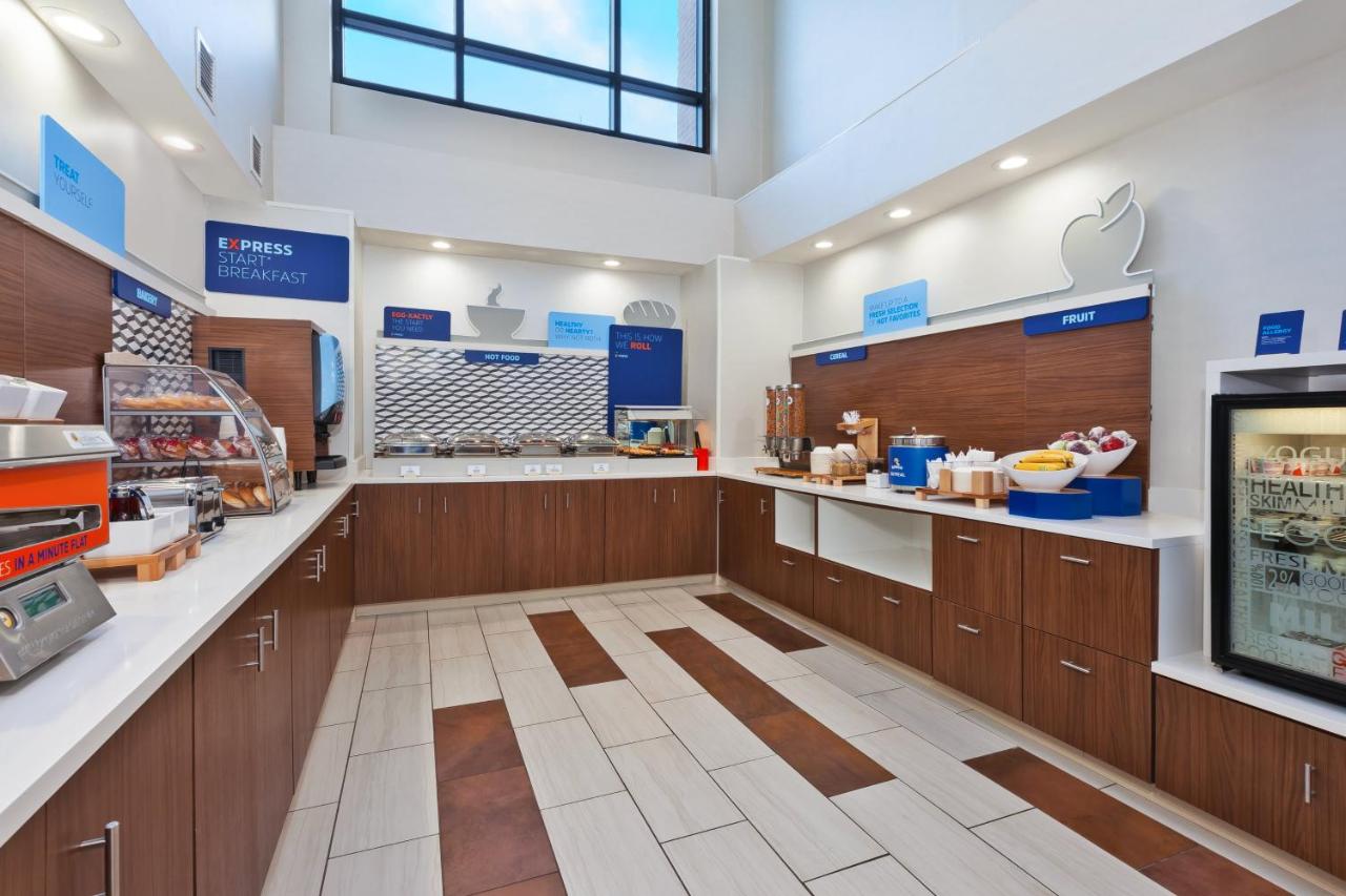| Holiday Inn Express Hotel & Suites Cleveland-Richfield, an IHG Hotel