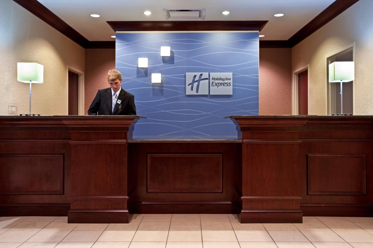  | Holiday Inn Express Hotel & Suites Chicago West-O'hare Arpt