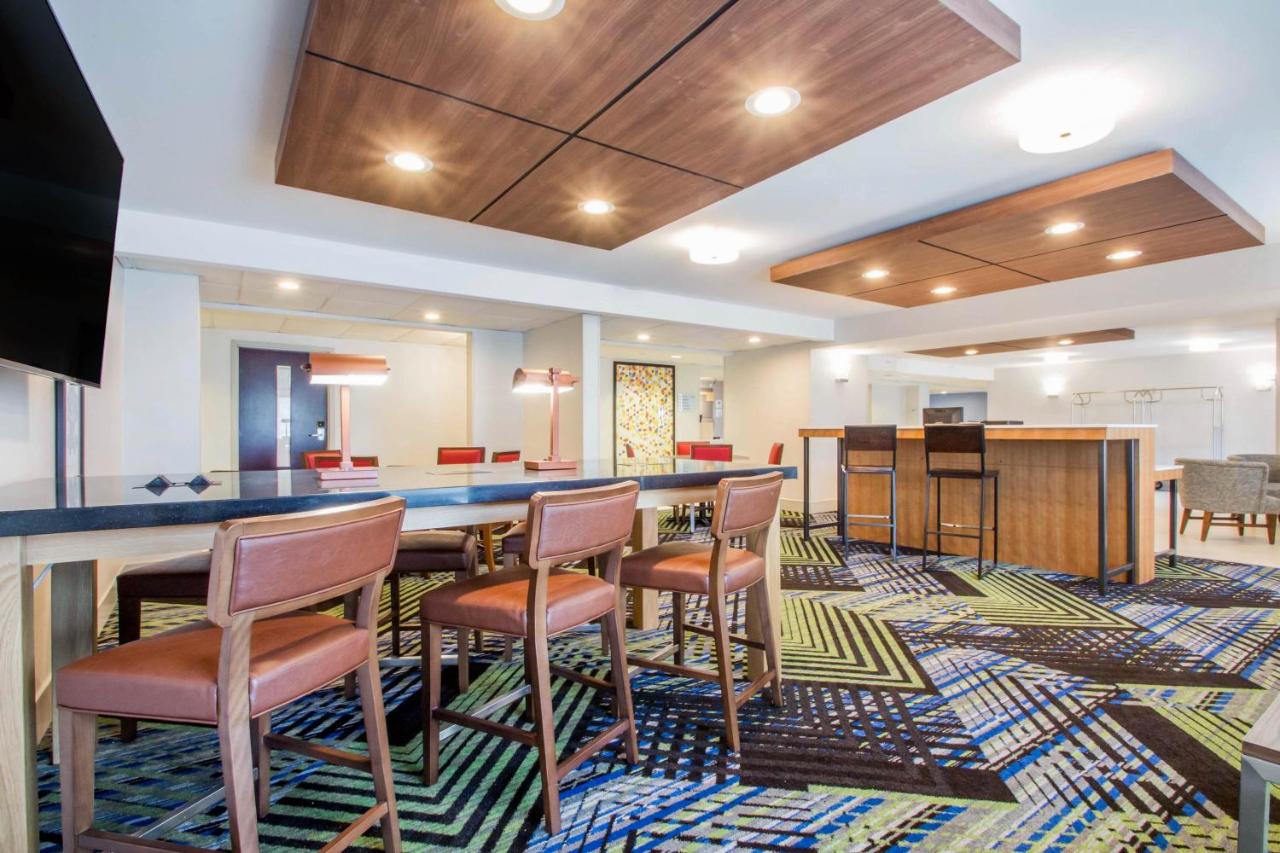 | Holiday Inn Express & Suites - Albany Airport - Wolf Road, an IHG Hotel