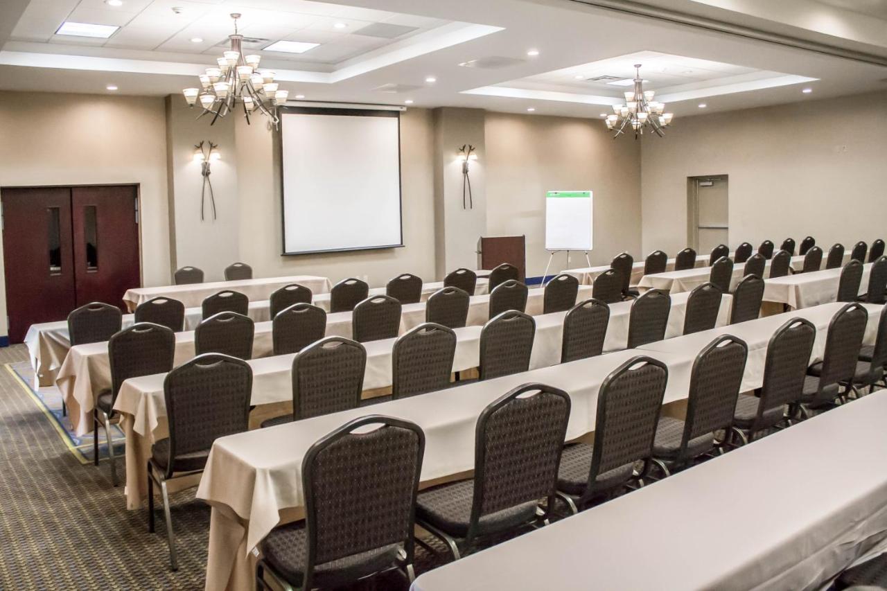 | Holiday Inn Express & Suites - Albany Airport - Wolf Road, an IHG Hotel