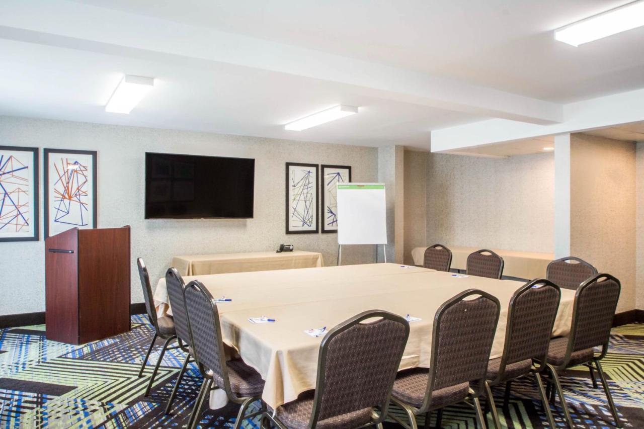 | Holiday Inn Express & Suites - Albany Airport - Wolf Road, an IHG Hotel