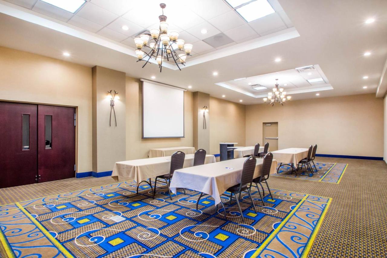 | Holiday Inn Express & Suites - Albany Airport - Wolf Road, an IHG Hotel