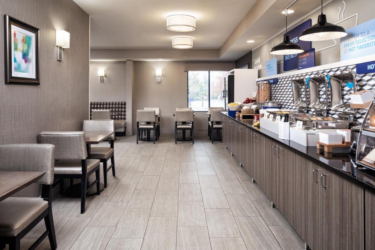 | Holiday Inn Express Hotel & Suites Minneapolis-Minnetonka