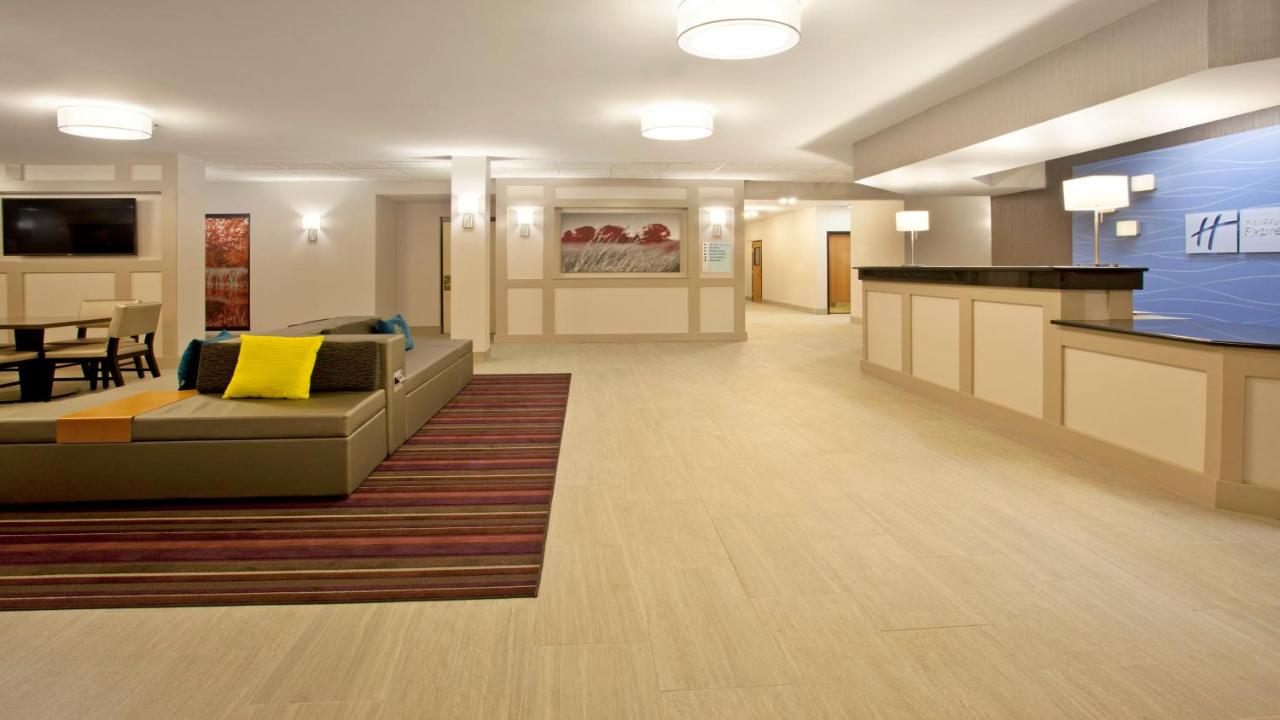 | Holiday Inn Express Hotel & Suites Minneapolis-Minnetonka