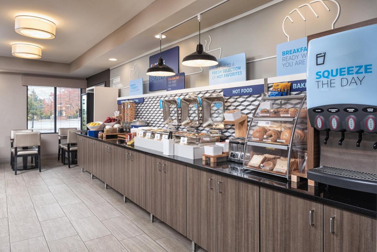 | Holiday Inn Express Hotel & Suites Minneapolis-Minnetonka