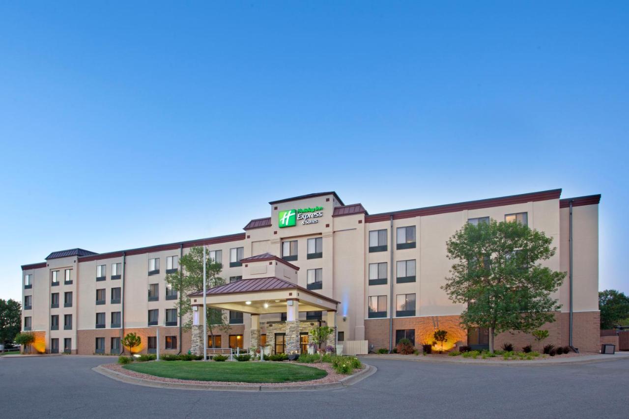 | Holiday Inn Express Hotel & Suites Minneapolis-Minnetonka