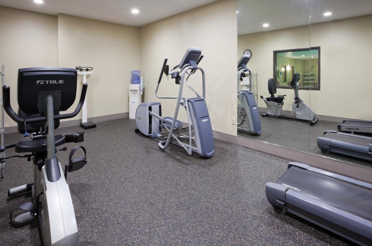 | Holiday Inn Express Hotel & Suites St. Paul-Woodbury, an IHG Hotel