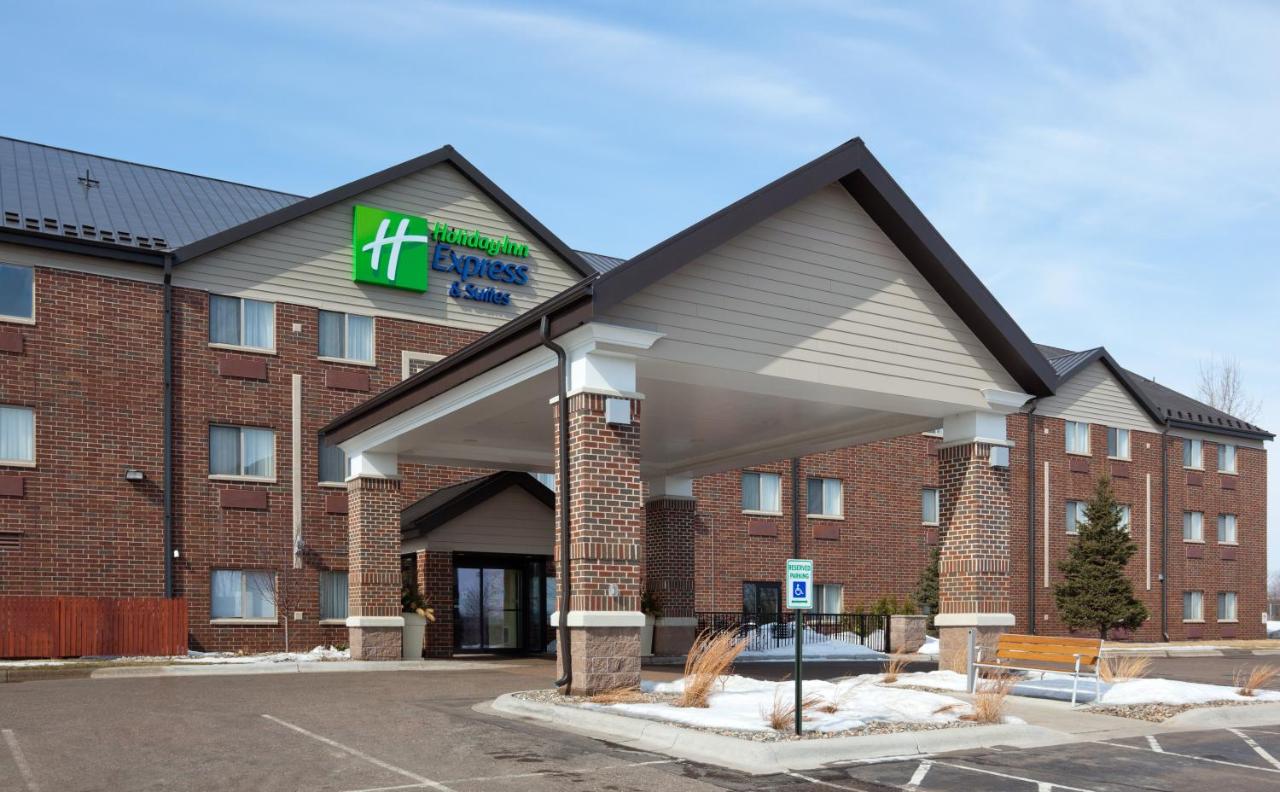 | Holiday Inn Express Hotel & Suites St. Paul-Woodbury, an IHG Hotel