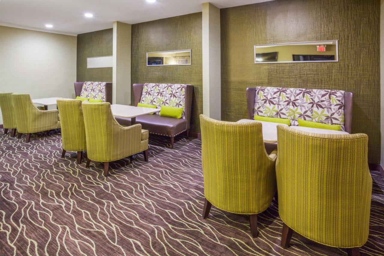| Holiday Inn Express Hotel & Suites St. Paul-Woodbury, an IHG Hotel
