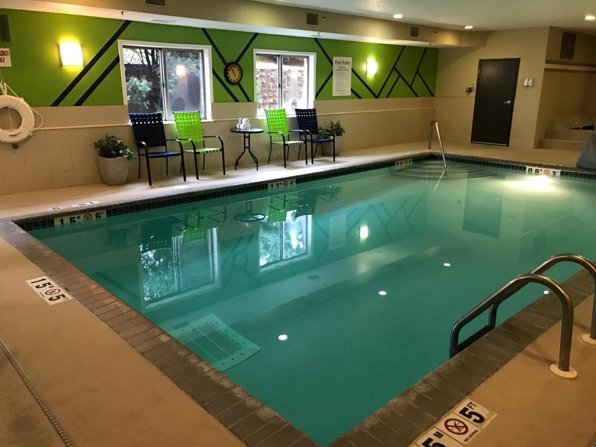| Holiday Inn Express Hotel & Suites St. Paul-Woodbury, an IHG Hotel