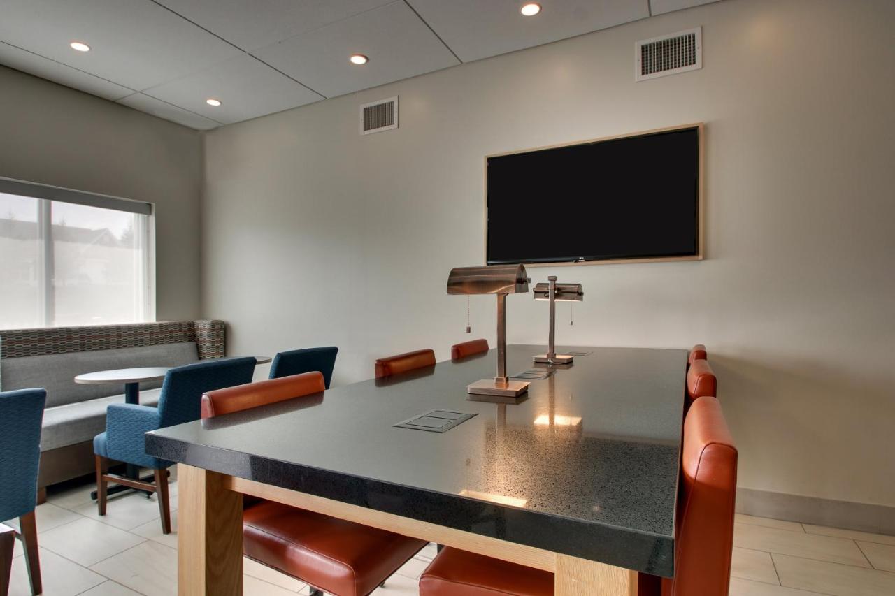  | Holiday Inn Express & Suites Lancaster East - Strasburg, an IHG Hotel