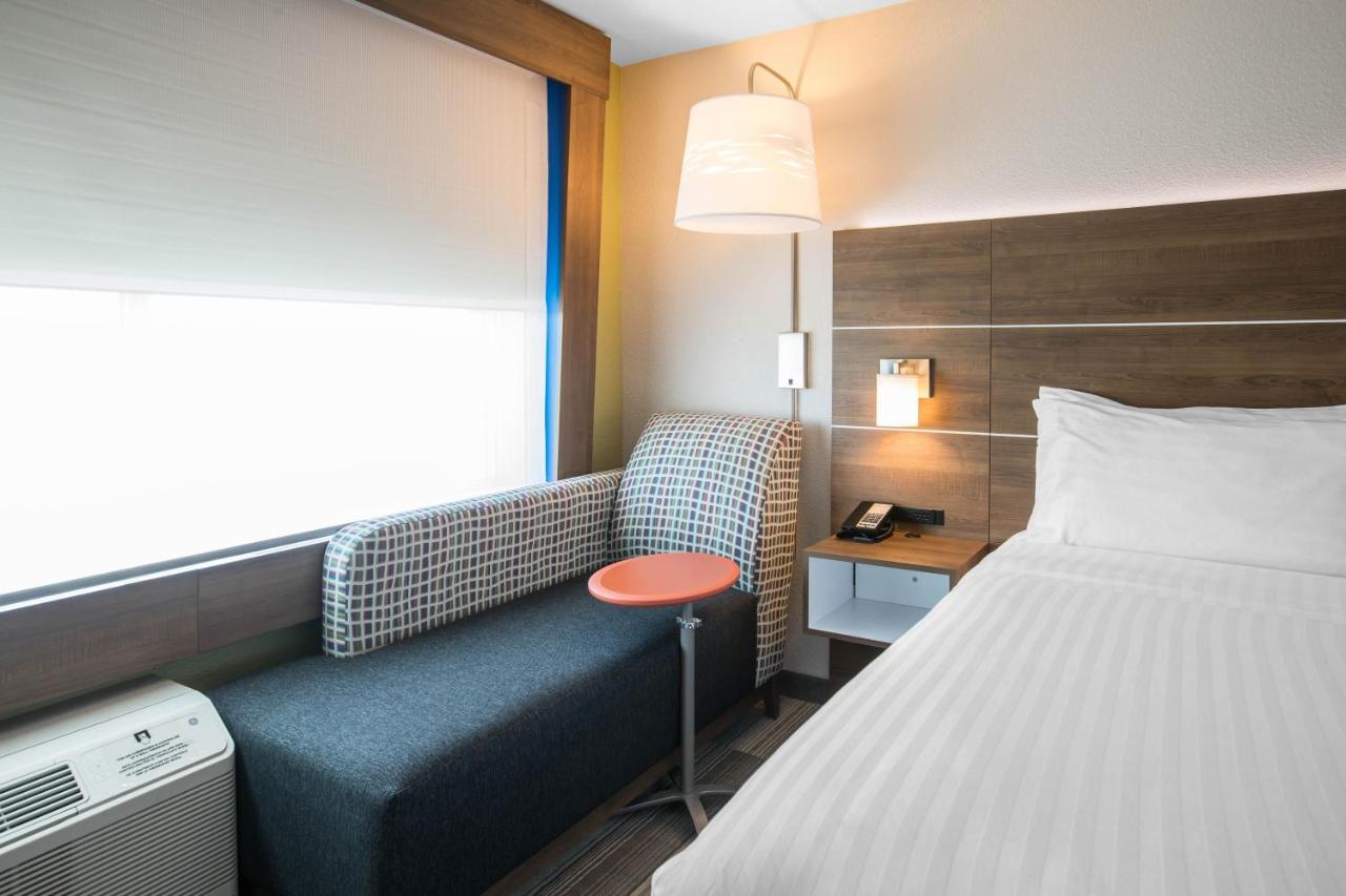 King Room - Disability Access Hearing Accessible - Roll-In Shower at Holiday Inn Express & Suites Ludington by IHG