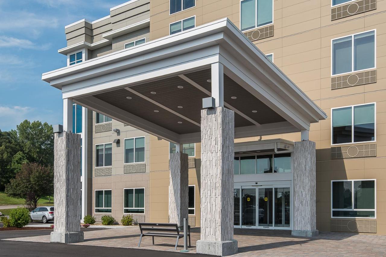 | Holiday Inn Express & Suites Norwood, an IHG Hotel