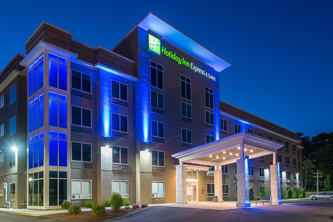 | Holiday Inn Express & Suites Norwood, an IHG Hotel