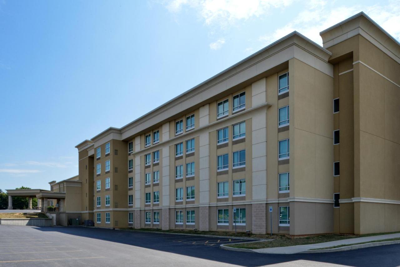 | Holiday Inn Martinsburg, an IHG Hotel
