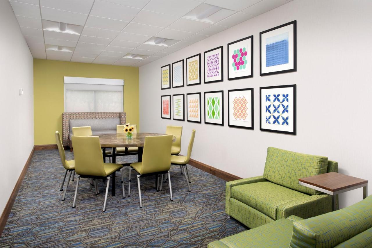  | Holiday Inn Express & Suites Baltimore - BWI Airport North, an IHG Hotel