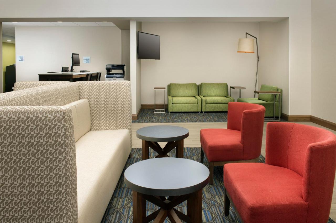  | Holiday Inn Express & Suites Baltimore - BWI Airport North