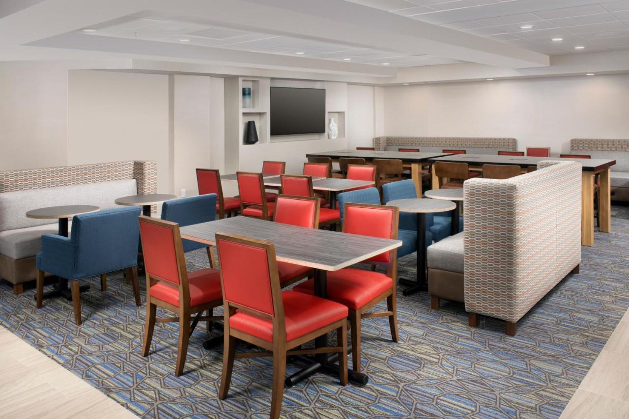  | Holiday Inn Express & Suites Baltimore - BWI Airport North, an IHG Hotel