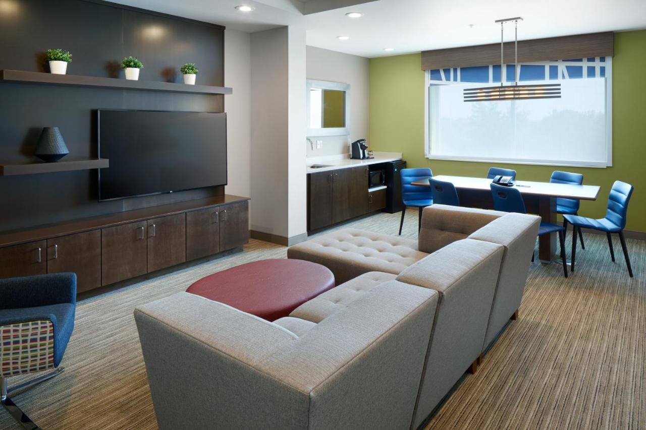 Executive Suite - Non-Smoking at Holiday Inn Express & Suites-Cincinnati North - Liberty Way by IHG