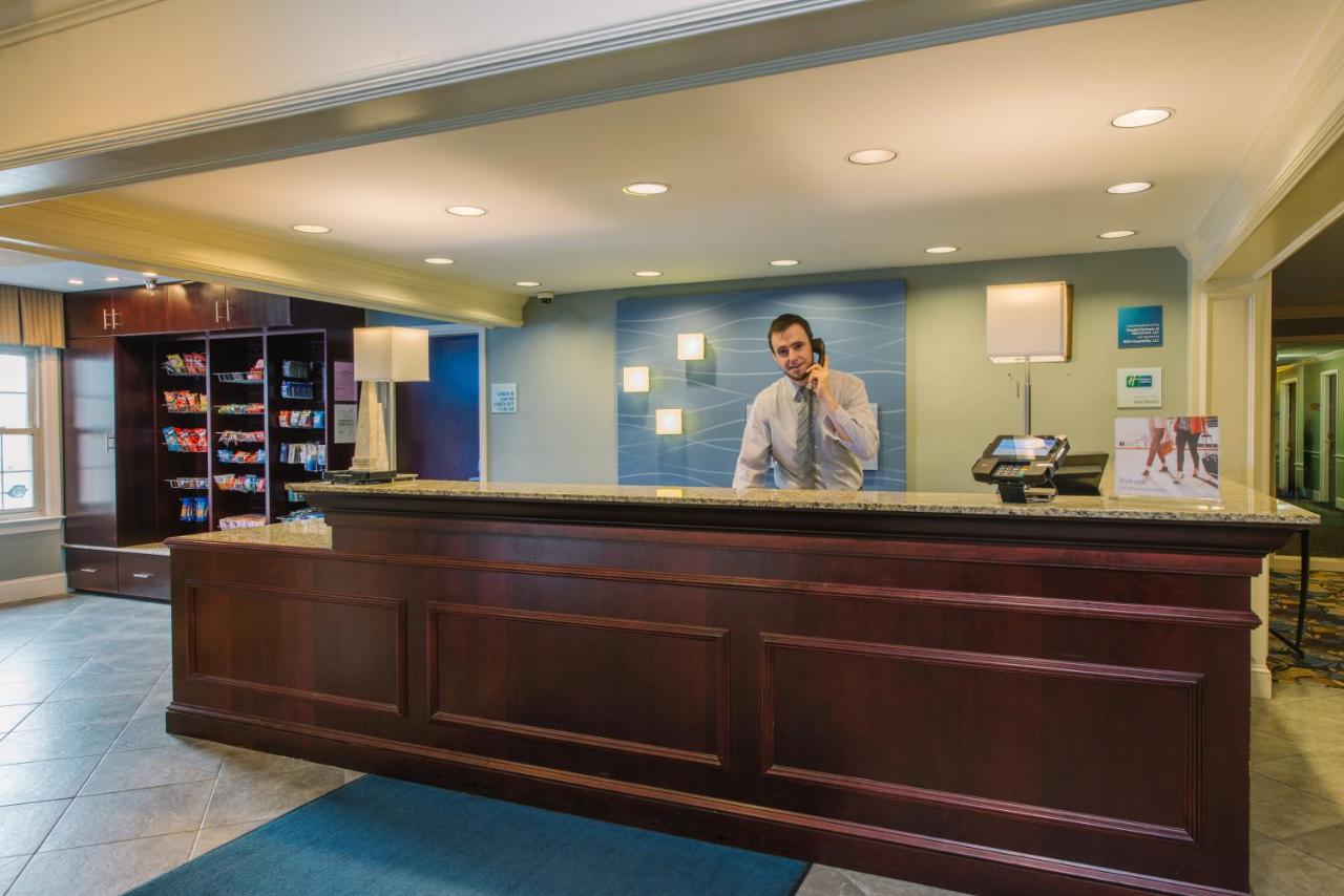 | Holiday Inn Express and Suites Merrimack, an IHG Hotel