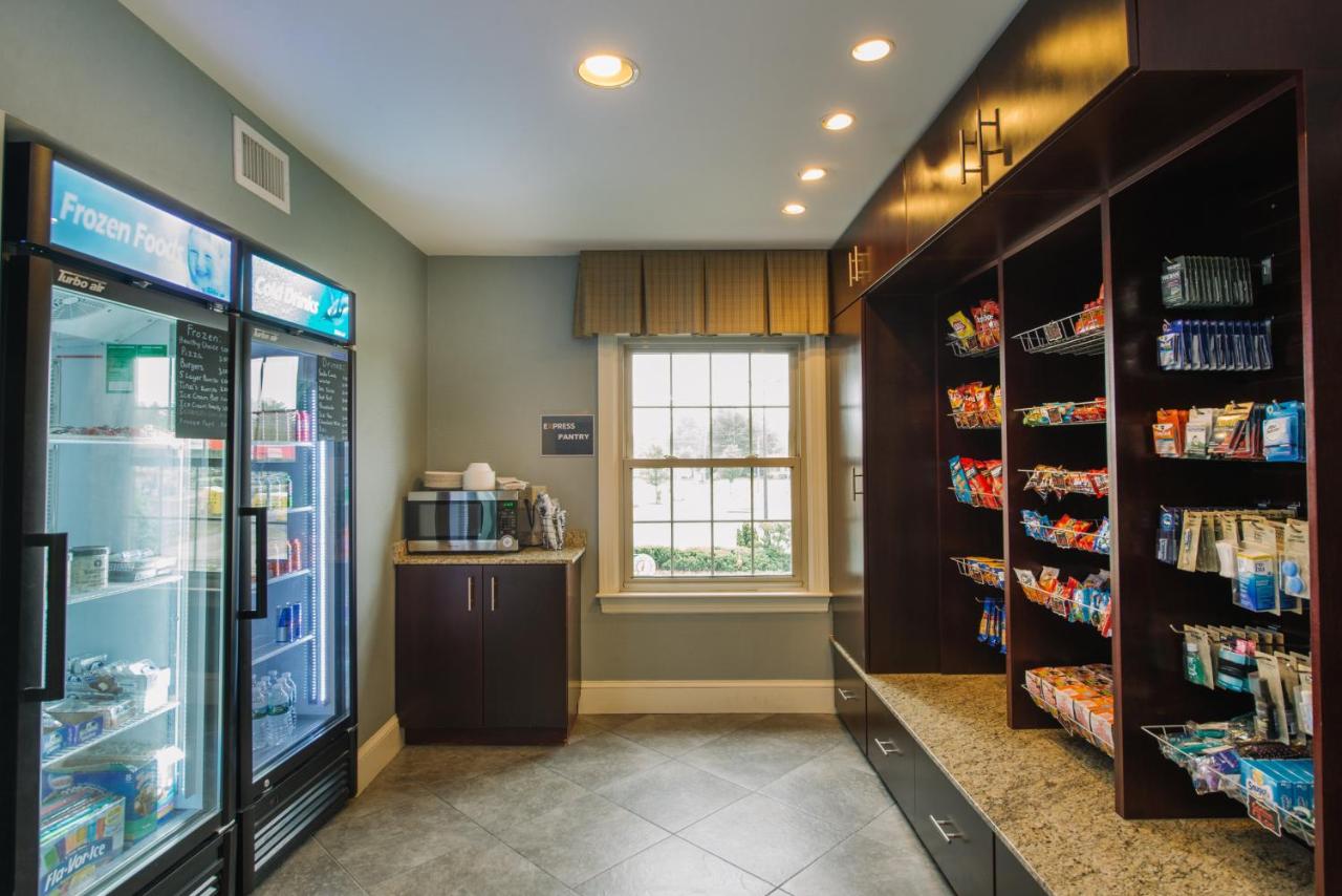 | Holiday Inn Express and Suites Merrimack, an IHG Hotel