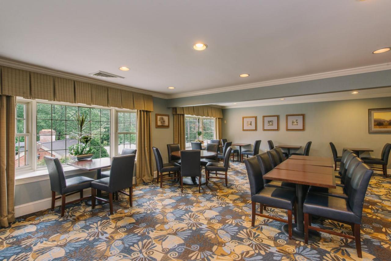 | Holiday Inn Express and Suites Merrimack, an IHG Hotel