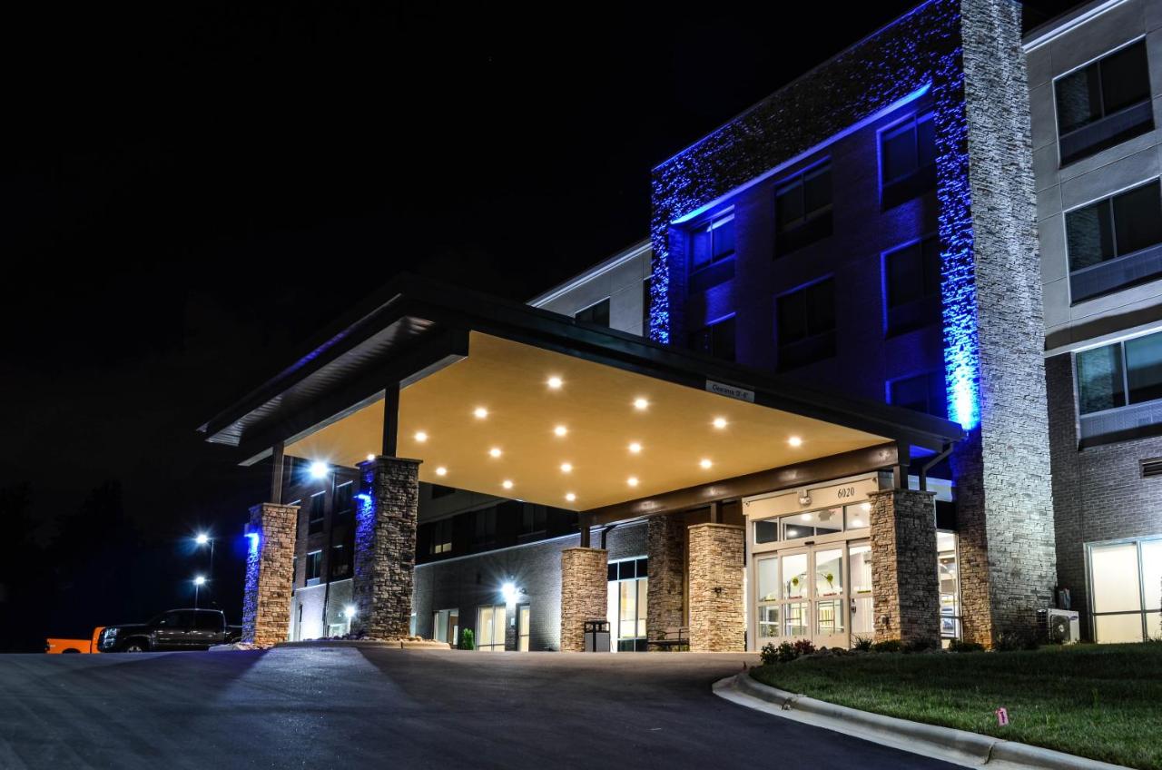 | Holiday Inn Express & Suites Charlotte NE - University Area