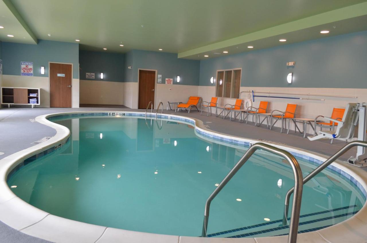 | Holiday Inn Express & Suites Charlotte NE - University Area