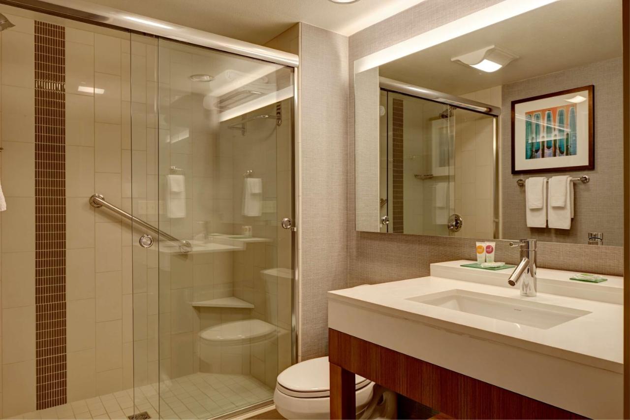 High Floor , 2 Queens at Hyatt Place Fresno