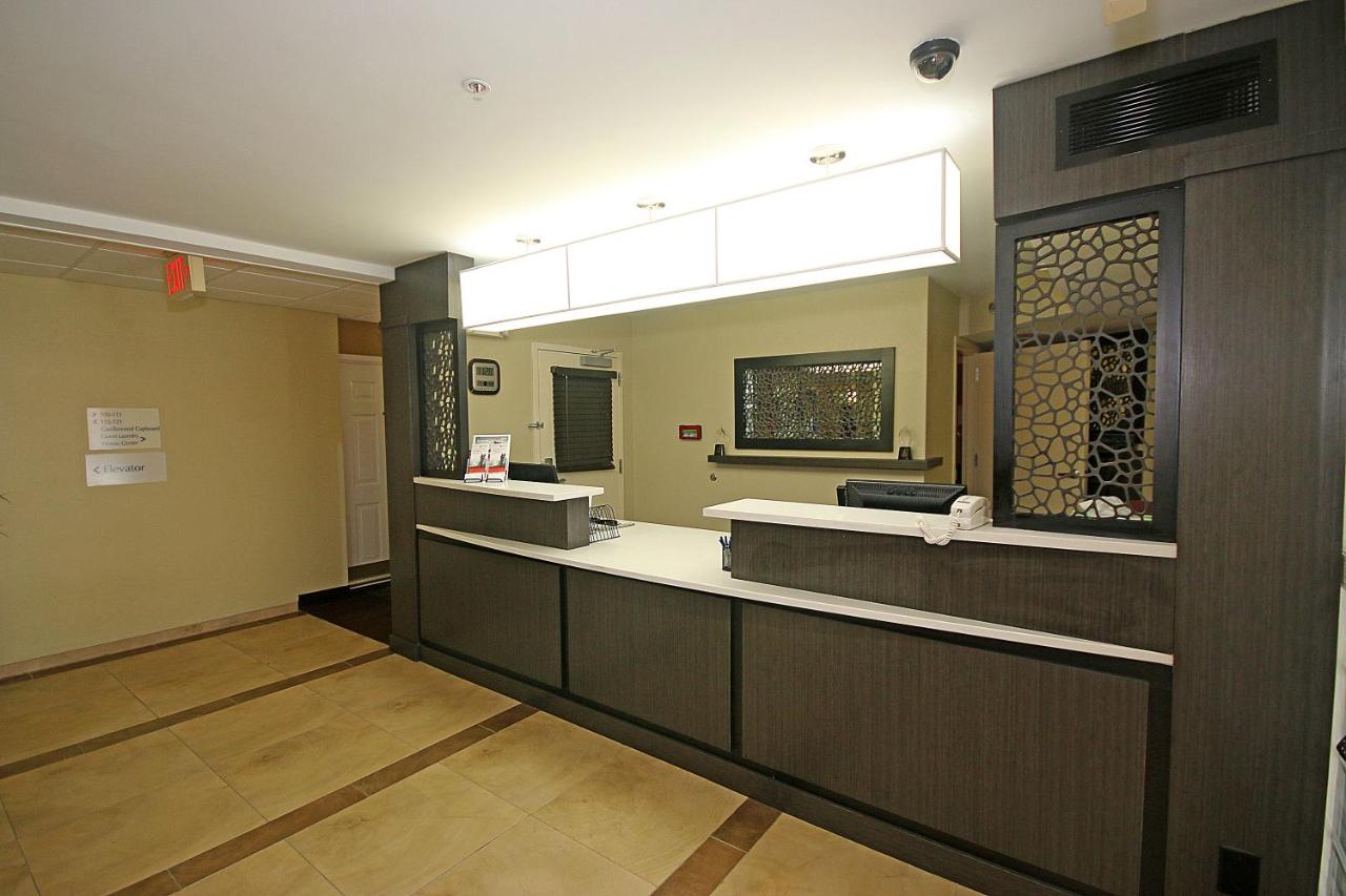 | Candlewood Suites Newport News-Yorktown, an IHG Hotel